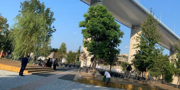 Sotto il nuovo ponte Morandi la Radura delle memoria. Costruita con abeti bianchi friulani schianti da Vaia